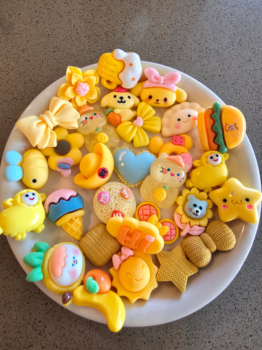 Charms variedad amarillo #1 resina decoden